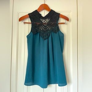💫3 for $12💫High Neck Lace Detail Sleeveless Blouse-S